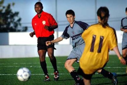 Imagen de archivo de un partido en Picassent (Valencia) entre un equipo masculino y otro femenino.