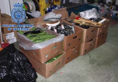 Plátanos de plástico con cocaína que han sido intervenidos por la policía en una carga de fruta procedente de Ecuador.
