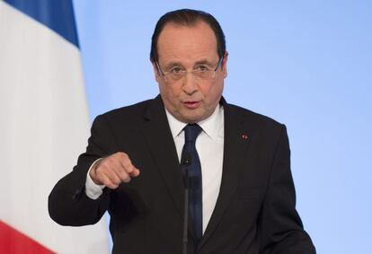 Fran&ccedil;ois Hollande habla a la prensa en el Palacio del El&iacute;seo en Par&iacute;s, donde se ha referido a Mal&iacute;.