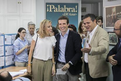 Pablo Casado llega a la sede del PP del distrito de Salamanca, este jueves.