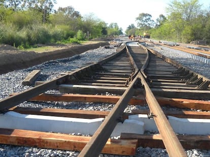 Cambio de v&iacute;a en el ferrocarril de Belgrano, en Argentina.