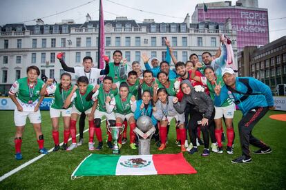 Los equipos mexicanos campeones en la Homeless World Cup.