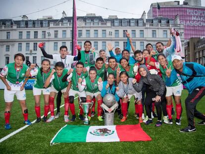 Los equipos mexicanos campeones en la Homeless World Cup.