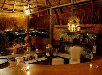 Interior del bar Aprazível, reducto de artistas en el barrio de Santa Teresa de Río de Janeiro
