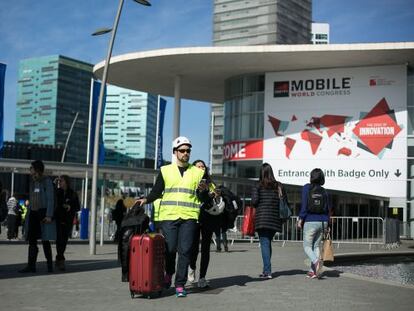 Preparatius del Mobile World Congress a Fira de Barcelona.