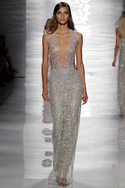 los interminables escotes de reem acra