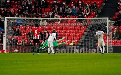 Thibaut Courtois no puede evitar el gol de Berenguer.