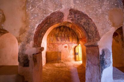 Interior de la ermita visigoda de San Esteban, en Viguera.