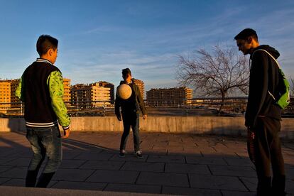 Los más mayores empiezan a ver los problemas de la lejanía cuando quieren salir con los amigos o ir a la ciudad.