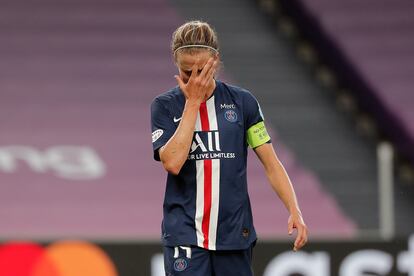 Irene Paredes, capitana del PSG, durante las semifinales de la Champions League ante el Lyon este miércoles en San Mamés.