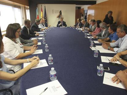 El presidente de la Generalitat, Ximo Puig, preside en Alicante el Comit&eacute; Instituconal de la Volvo Ocean Race. 