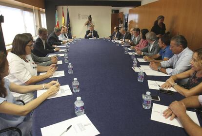 El presidente de la Generalitat, Ximo Puig, preside en Alicante el Comit&eacute; Instituconal de la Volvo Ocean Race. 