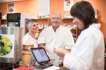 Senior couple paying in health shop