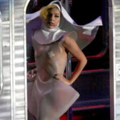 La artista Lady Gaga durante su concierto en Barcelona