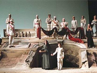 Una escena de <b></b><i>Los troyanos,</i> de Berlioz, en el Teatro Comunale de Florencia.