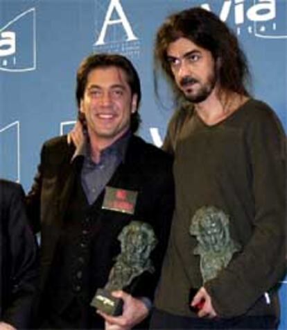 Fernando León de Aranoa (a la derecha) y Javier Bardem, en la gala de los Goya.