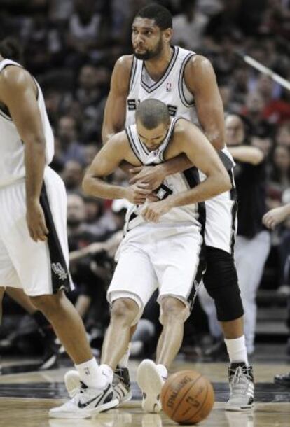 Tim Duncan y Tony Parker, en un paratido con los Spurs.