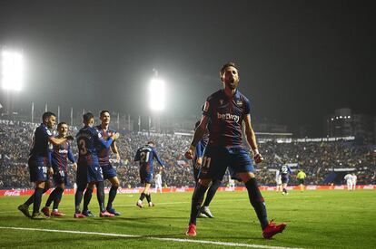 El jugador del la UD Levante Jose Luis Morales celebra su gol contra el Real Madrid CF. 