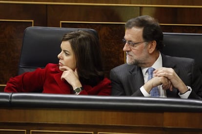 El presidente en funciones, Mariano Rajoy, y la vicepresidente (en funciones), Soraya Sáenz de Santamaría.