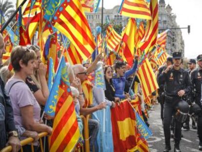 Más de 1.500 policías se desplegaron para evitar posibles disturbios en el día de la Comunidad Valenciana