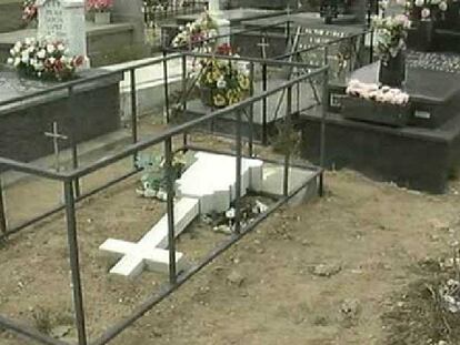 Unos desconocidos destrozan un cementerio de un pueblo de Salamanca