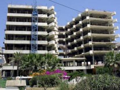 En la imagen, viviendas en construcción en Estepona (Málaga). EFE/Archivo