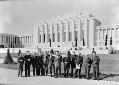 El comité internacional que veló por las obras en el extranjero, ante la Sociedad de Naciones, en Ginebra.