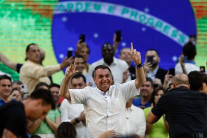 El presidente de Brasil, Jair Bolsonaro, se postula para un segundo mandato durante un mitin este domingo en Río de Janeiro.