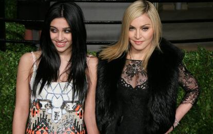 Madonna y su hija Lourdes Mar&iacute;a en la fiesta de Vanity Fair de los Oscar en 2011.