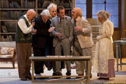 Un momento de la obra <b><i>La avería</b></i>, que puede verse en el Teatro Cervantes de Málaga.