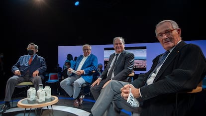 Los ex alcaldes de Barcelona Narcis Serra, Joan Clos, Jordi Herreu y Xavier Trias en un debate de la BNEW.