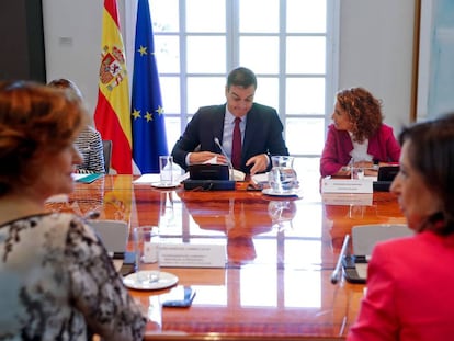 Pedro Sánchez presiding the Thursday meeting on Brexit.