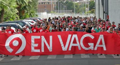 Concentraci&oacute;n de trabajadores de Canal 9 en huelga.