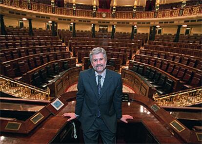 Manuel Marín, ante el hemiciclo vacío del Congreso de los Diputados.