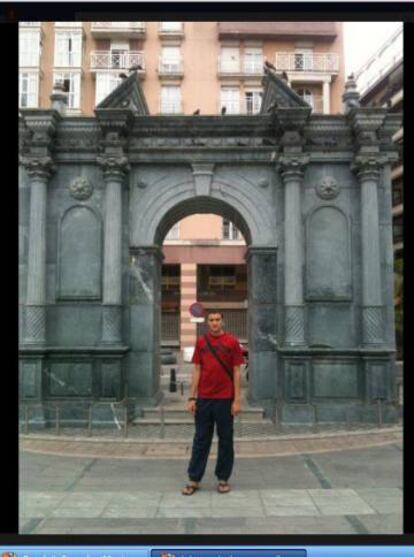 Imad Jibar na praça dos Reis Católicos de Ceuta, meses antes de ir-se a Síria.