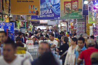 Un pasillo en medio de las 327 hectáreas que ocupa el mercado, un espacio siete veces más amplio que El Vaticano.