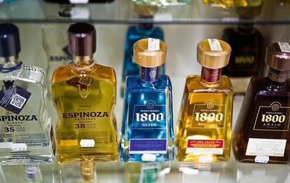 100% México, hecho a mano. Comercio de productos artesanales, con amplia selección de tequilas y mezcales. En la calle de Castelló, 22 (Madrid).