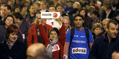 Trabajadores de Fagor se manifestaban este jueves en Mondrag&oacute;n en protesta por la crisis de la cooperativa.