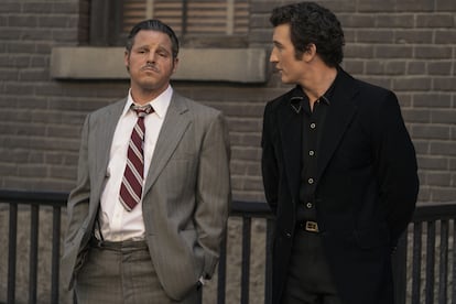 Justin Chambers como Marlon Brando y Miles Teller como Albert Ruddy, en 'La oferta'.