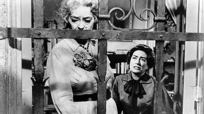 Fotograma de la película ¿Qué fue de Baby Jane? del director Robert Aldrich con las actrices Bette Davis y  Joan Crawford.