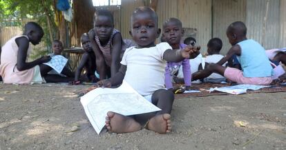 Miles de niños son abandonados cada año en Sudán del Sur por sus familias, incapaces de mantenerlos. Pitia, este bebé de 14 meses, es uno de ellos. Está acogido en el Confident Children out of Conflict (CCC) en Yuba.