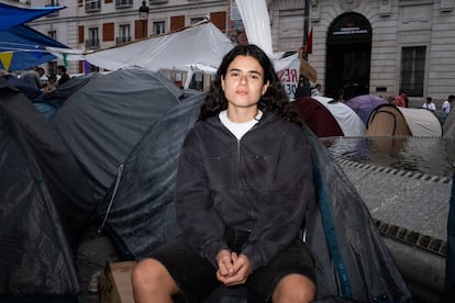 Tiendas de campaña de la acampada de Sol en Madrid durante la protesta por la especulación inmobiliaria