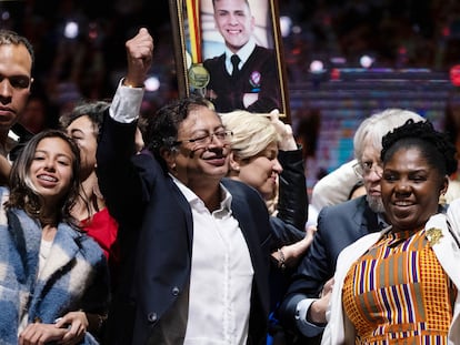 El presidente electo de Colombia, Gustavo Petro, junto a su vicepresidenta, Francia Márquez.