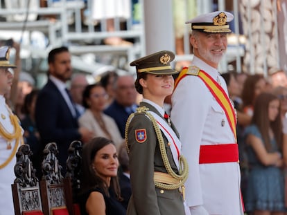Los Reyes, acompañados por la princesa Leonor, presiden la entrega de despachos a los nuevos oficiales de la Armada en Marín (Pontevedra).