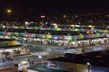 View of the truck entrance to the fruit and vegetable warehouse. 