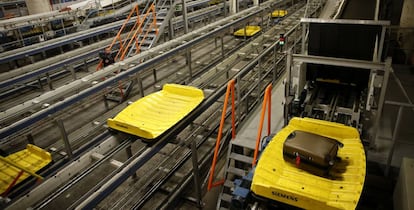 Una parte de sistema de tratamiento de equipajes en el interior de la terminal 4 de Madrid-Barajas.