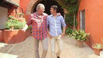 Bertín Osborne con Jesulín de Ubrique, en su finca de Sevilla.