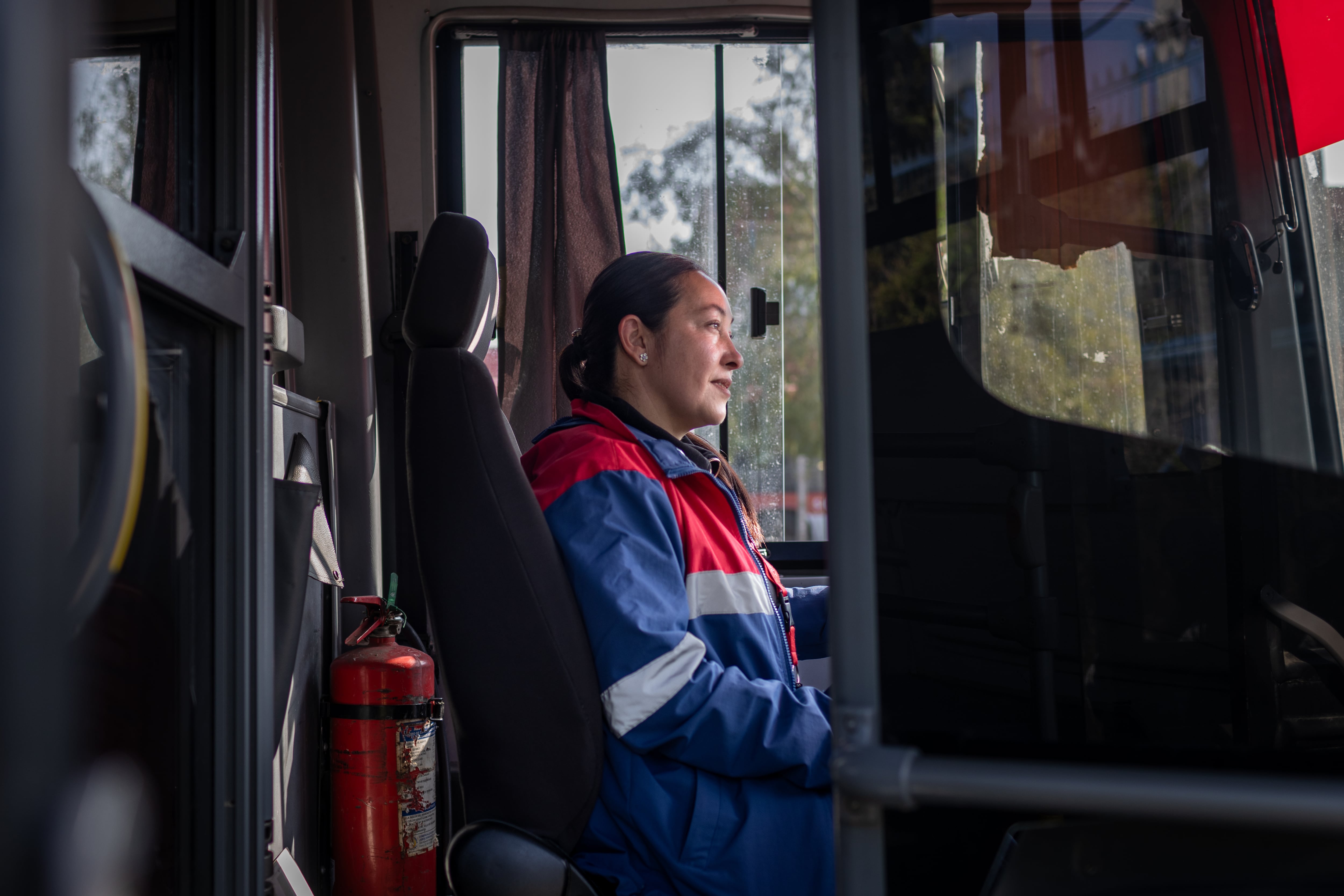 Vicky Céspedes, estudiante a conductora de buses de RBU en Santiago (Chile), el 5 de Junio de 2025.