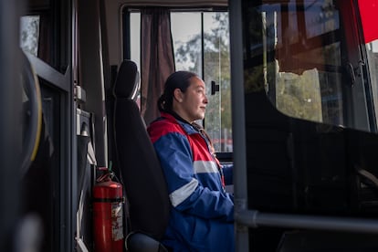 Vicky Céspedes, estudiante a conductora de buses de RBU en Santiago (Chile), el 5 de Junio de 2025.