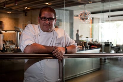 El chef Dani García en el restaurante Calima, situado en el hotel Gran Melía Don Pepe, en Marbella (Málaga).